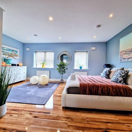 Master Bedroom With Ensuite 루칸 외부 사진