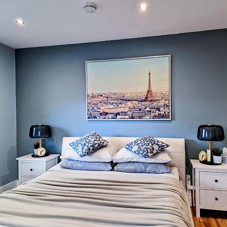 Master Bedroom With Ensuite 루칸 외부 사진