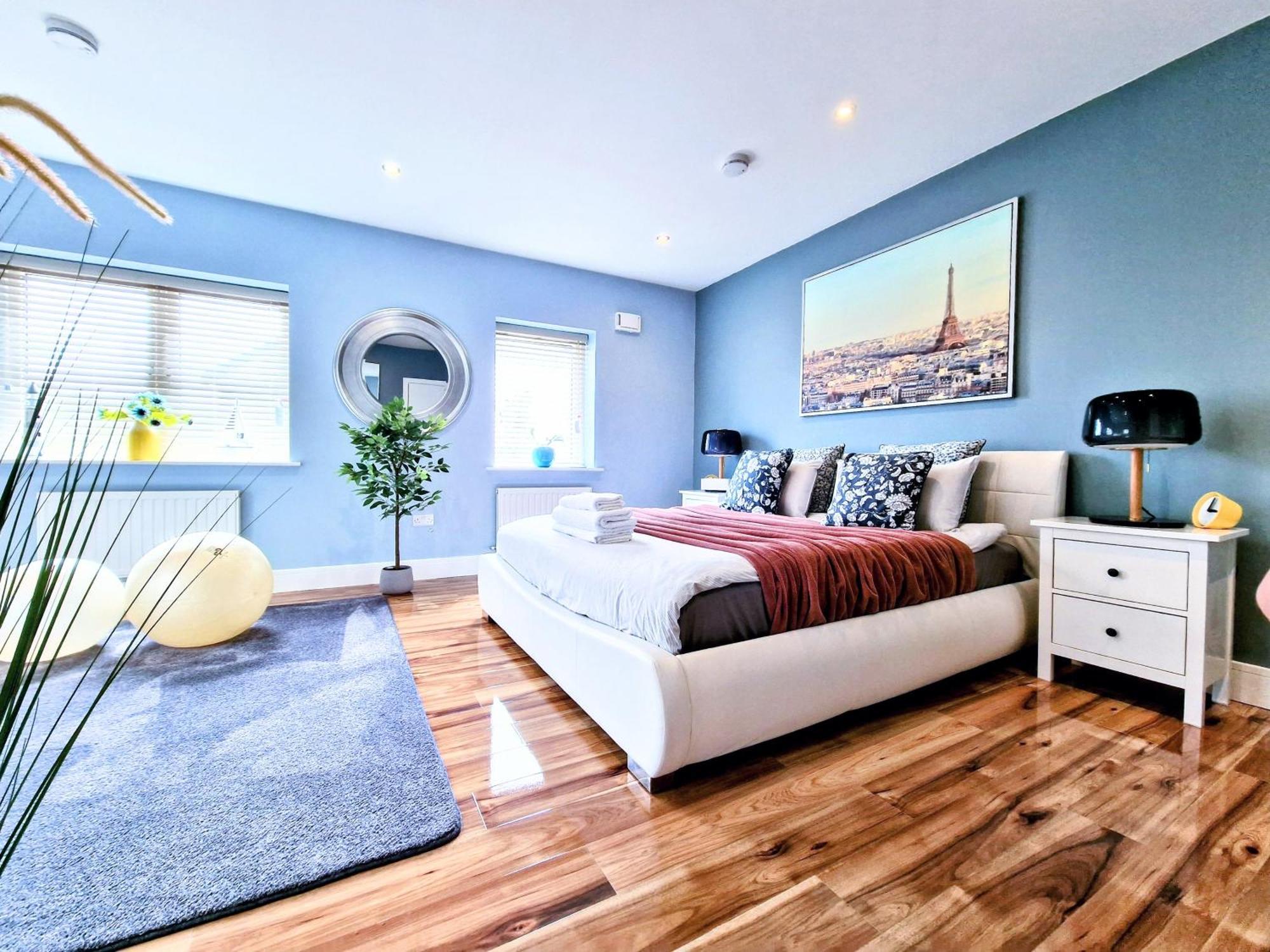 Master Bedroom With Ensuite 루칸 외부 사진