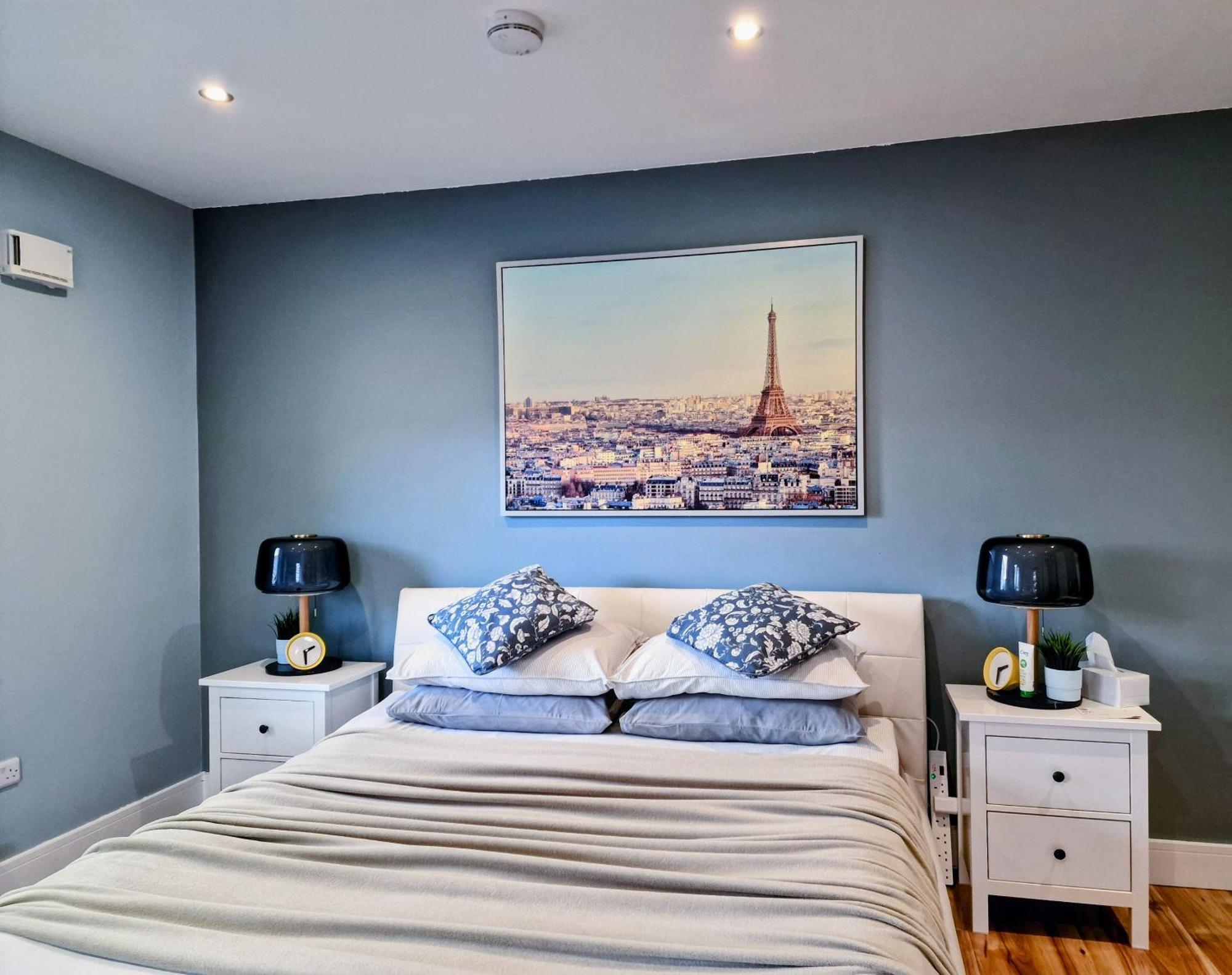 Master Bedroom With Ensuite 루칸 외부 사진